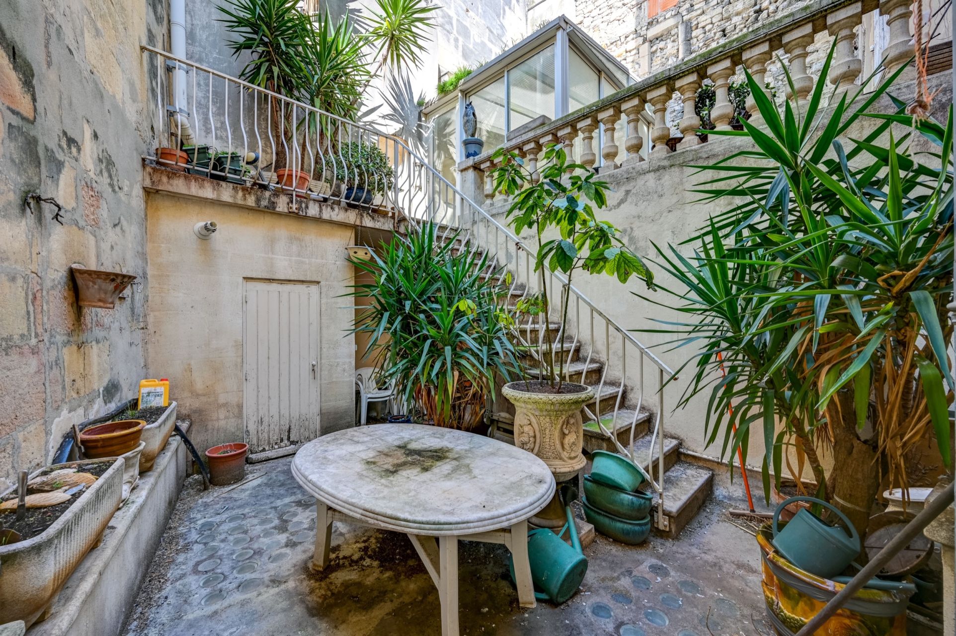 building for sale on ARLES (13200)